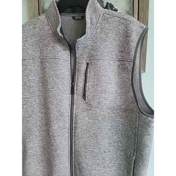 Izod Men’s Vest Light Gray Full Zip Sleeveless Outdoor Golf Size XL Polyester - Picture 2 of 8